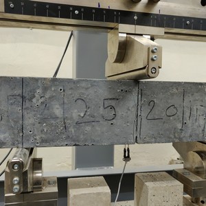 Testing of notched beam